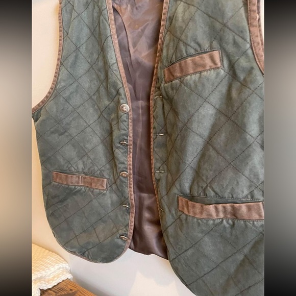 Madison Creek Quilted green/brown vest for fall/winter or hunting - Picture 3 of 4